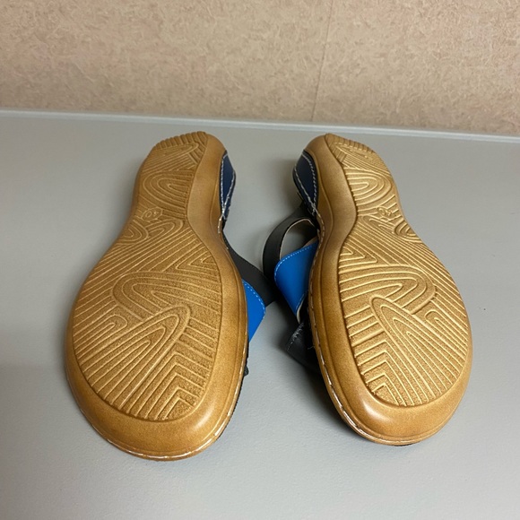 Sandals - Picture 3 of 3